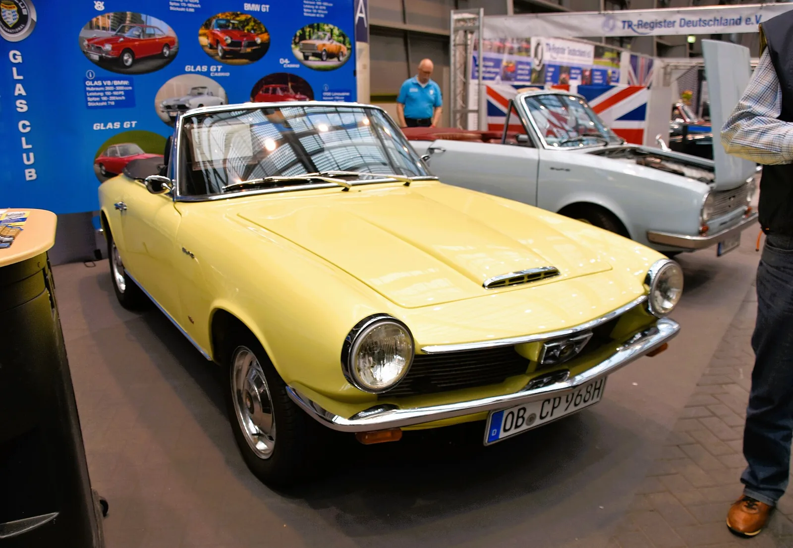 Production: 1964 - 1967 (13.789 built)
Engine: 1,7 litre R4 (petrol)
Power: 85 PS
Gearbox: 4 speed manual
Layout: front engine, rear drive


