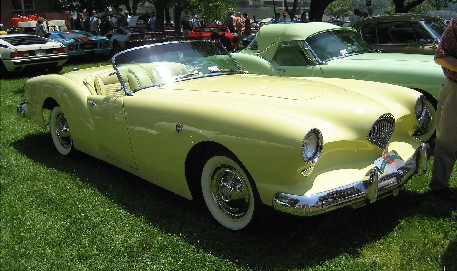 1954 Kaiser Darrin, yellow