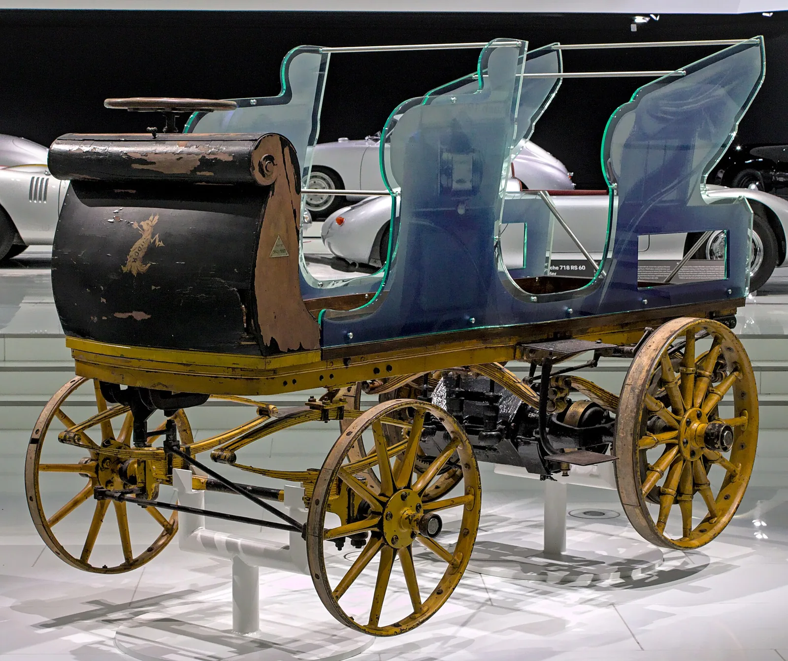 Egger-Lohner_C2_Phaeton_in_the_Porsche-Museum_(2009) in Stuttgart