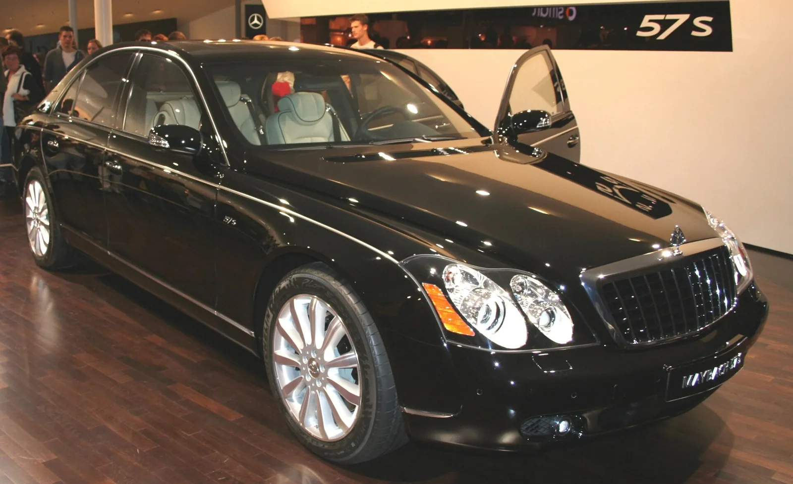 Maybach 57S on IAA 2005
Photo taken by Ygrek, 17th September 2005.