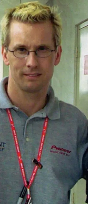 Kenny Bräck at the Indianapolis Motor Speedway in 2004.