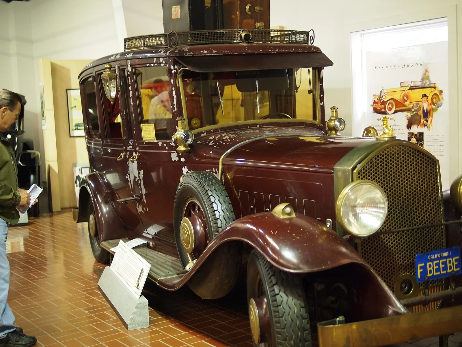 1931 Pierce-Arrow Model 41 Limousine
Conventional headlights, brass hardware, carriage lamps, roof rack, foot warmer and 2 passenger to chau