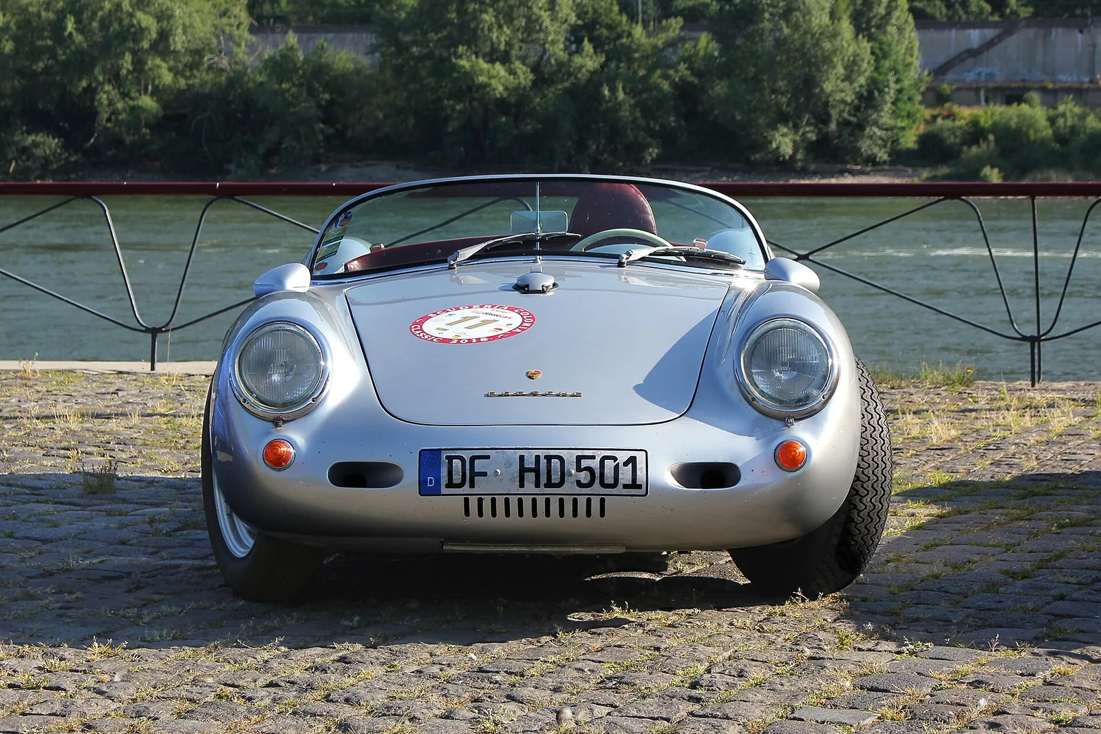 Porsche 550 A Spyder, Baujahr 1956. Nach Auskunft des Eigentümers ist der Wagen ein Original. Nur die Windschutzscheibe wurde verändert. (Lä