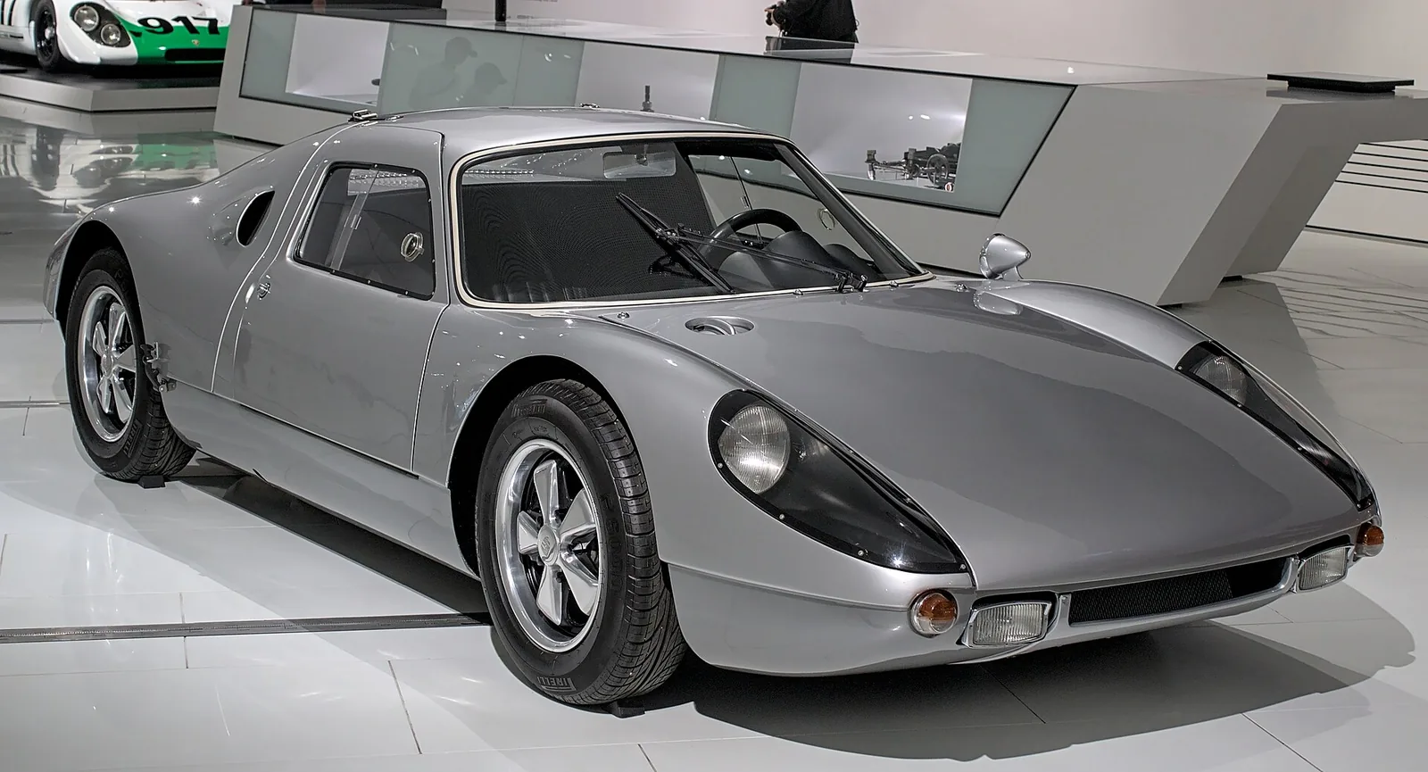 Porsche_904_Carrera_GTS_in_the_Porsche-Museum_(2009)