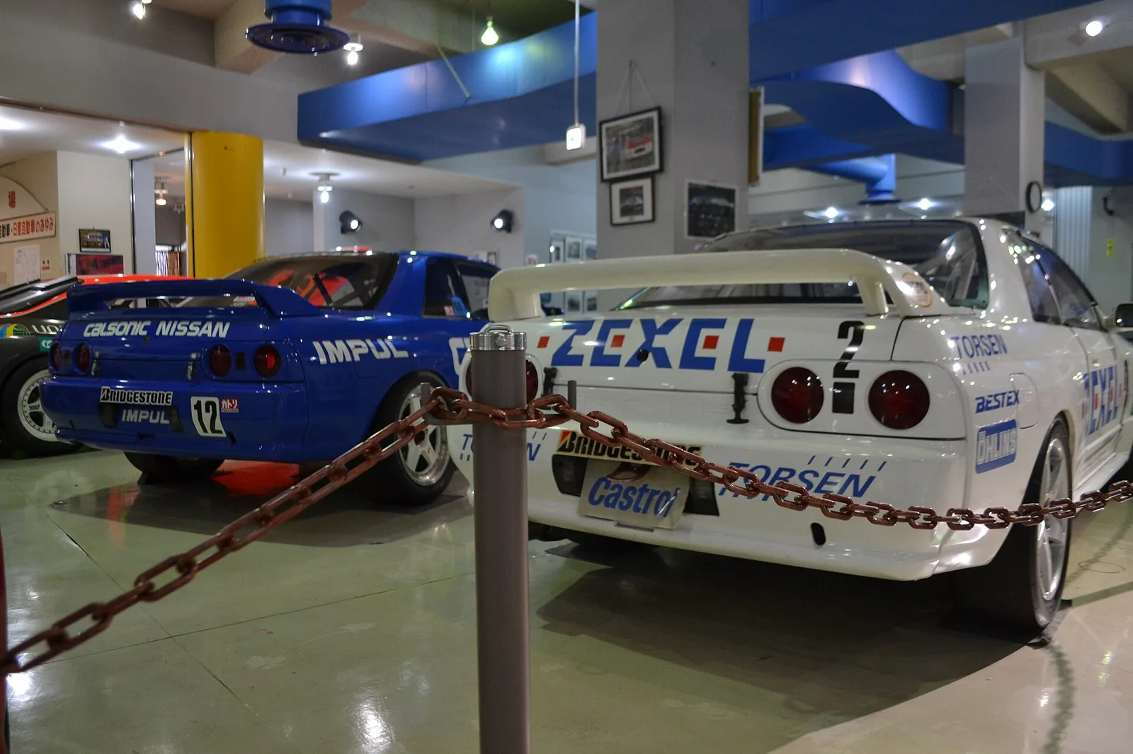 L: c/n unknown. This is 2-door notchback coupe, KBNR32RXFSL-RA GT-R NISMO version. The replica of 1st of 1973 Hokkaidō Shūkai Rally. It was