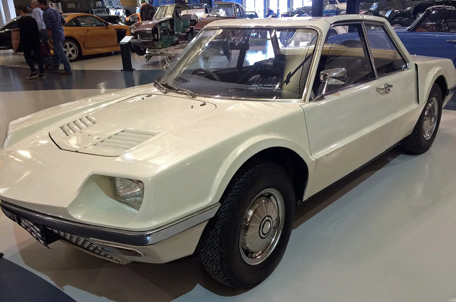 1967 Rover/Alvis P6BS
Mid-engine Sports Prototype
When Rover took control of Alvis in 1965, plans were made to revive the Alvis car operatio