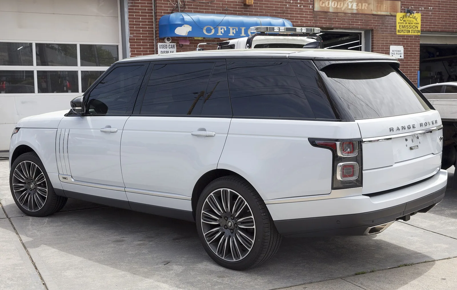 2021 Range Rover SV Autobiography LWB in Yulong White, 5.0-liter AJ133 S/C V8 with 557hp and an 8-speed automatic, built in Solihull.