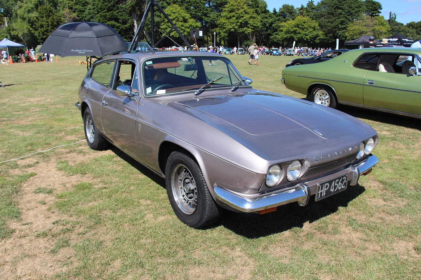 The Reliant Scimitar sports car was built between 1964 and 1986
The first of these cars was the 1964-70 Scimitar GT SE4 2 door Coupe.
Early 