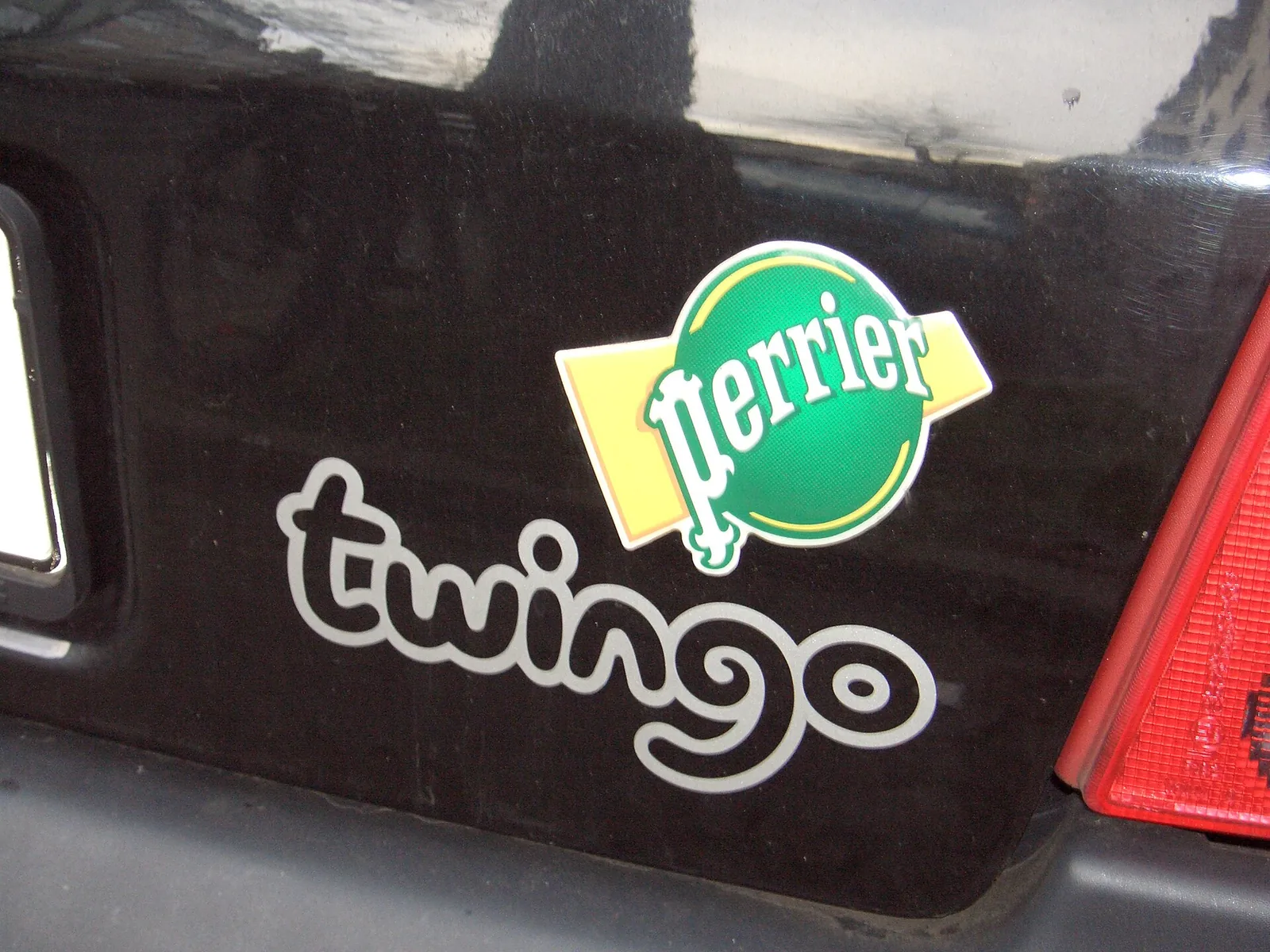Renault Twingo (GenI 1993-2007) special edition PERRIER, bootlid right