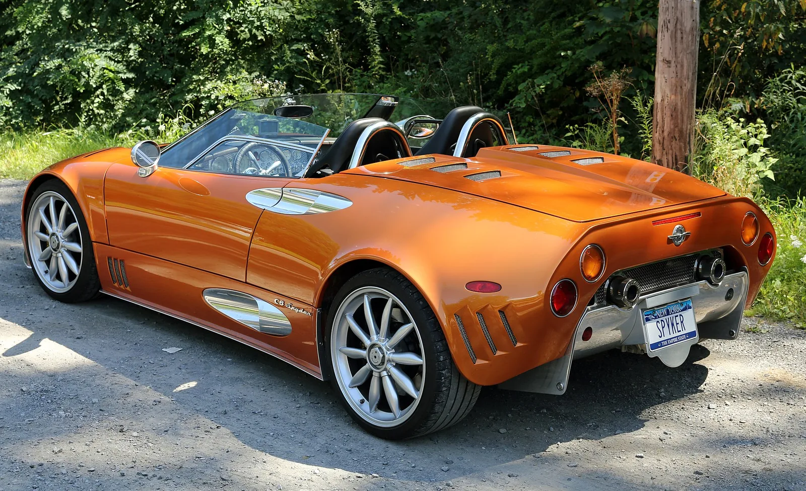 Rear 3/4 view of a 2009 Spyker C8 Spyder, photographed near the original site of Shokan in upstate NY (Shokan was apparently moved to make r
