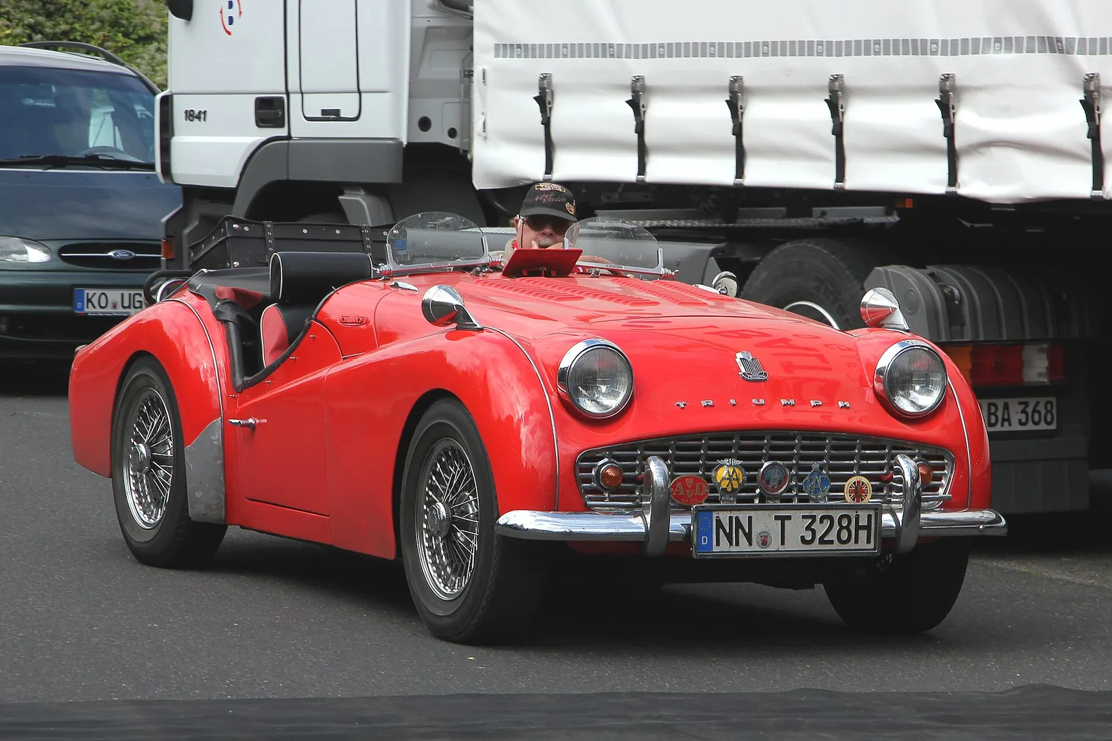 Triumph TR3 A, gebaut von 1957 bis 1962. 4-Zylinder-Motor, 1991 cm³, 100 SAE-PS bei 5000/min, Radstand 2235 mm, Außenmaße: 3840 × 1410 × 127