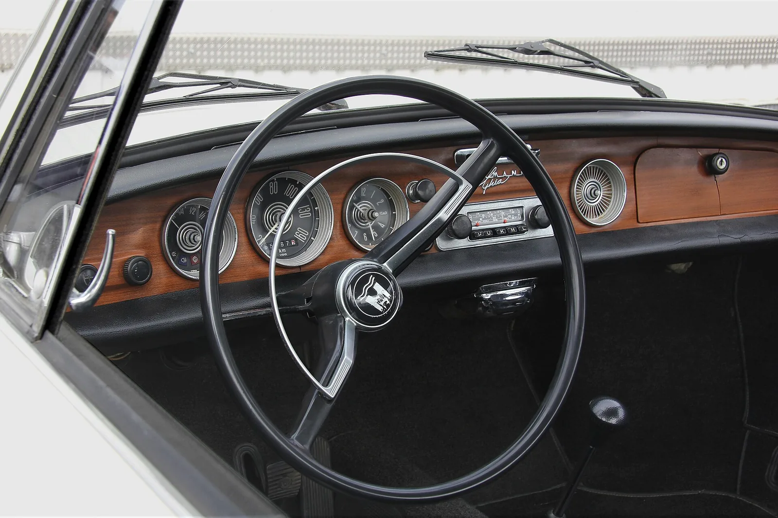 VW Karmann Ghia 1600 L, Baujahr 1969 (Armaturenbrett)